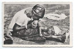 Carte Postale/ NIGER/ Bébé Recevant Un Lavement Au Piment / Labitte/DAKAR /Vdrs 1950  CPDIV230 - Afrique