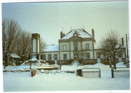 CPM   87    SAINT SULPICE LES FEUILLES      LA MAIRIE SOUS LA NEIGE        MONUMENT AUX MORTS - Saint Sulpice Les Feuilles