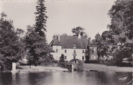 Voray Sur L'Ognon - Le Château, Vu Depuis L'étang - Circulé 1955 - Other Municipalities