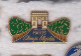 Pin's PARIS  LES CHAMPS ELYSES - Cities