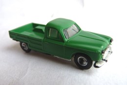 VOITURE - AUTOMOBILE - PEUGEOT 403 T4Z Verte - Micro NOREV 1/86 - Echelle 1:87