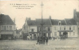 SAMER - La Place, L'entrée De La Rue De Boulogne Et L'hôtel Du Croissant.(cachet Militaire Au Dos De La Carte) - Samer