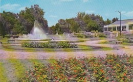 Fountain And Greenhouse In Garfield Park Indianapolis Indiana - Indianapolis