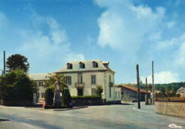 La Barthe-de-Neste (Htes-Pyr.) - Monument Aux Morts Et Mairie - La Barthe De Neste