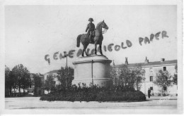 85 - LA ROCHE SUR YON - LA PLACE ET LA STATUE NAPOLEON - CARTE PHOTO JEHLY-POUPIN N° 10 - La Roche Sur Yon