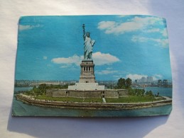 THE STATUE OF LIBERTY - Statue De La Liberté