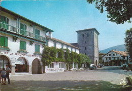 ASCAIN  HOTEL DE LA RHUNE ET L'EGLISE    ANNEE 1967 - Ascain