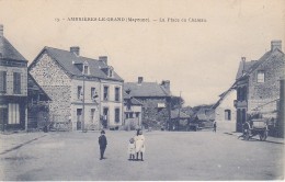 53 - AMBRIERES LE GRAND - La Place Du Château - Ambrieres Les Vallees