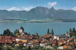 OBERHOFEN Am Thunersee - Vue Sur La Ville; Au Loin, Le Stockhorn. - Oberhofen Am Thunersee