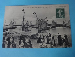 PORT-EN-BESSIN Les Barques De Pêche Pavoisées Dans L'avant-port - Port-en-Bessin-Huppain