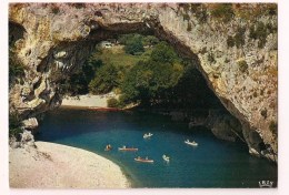 >>  07 - Le  Pont D'Arc : Une Des Merveilles De La Nature - Canoé Kayak Sous L'arche - 1974 - - Vallon Pont D'Arc