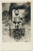 Carte Photo Enfant Sur Tricycle Cheval De Bois Pedales Manuelles - Jeux Et Jouets