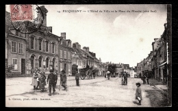 CPA ANCIENNE- PIQUIGNY (80)- HOTEL DE VILLE ET PLACE DU MARCHÉ- TRES BELLE ANIMATION- ATTELAGE TOMBEREAU- - Picquigny