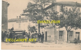 83 // COMPS   Place De La Fontaine, Arrivée Du Courrier    Gaymard édit / GRAND HOTEL / BUREAU DE POSTE - Comps-sur-Artuby