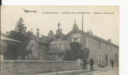 Givry En Argonne   Maison Etienne Avec Facteur - Givry En Argonne