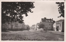 RANDAN - La Grand'Rue - Vue De La Place Du Château - Otros & Sin Clasificación