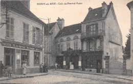 77- ROZAU-EN-BRIE -  COIN DE PLACE ET POSTE - Rozay En Brie