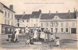 77-LA FERTE GAUCHER- HOTEL DE VILLE ET LE GRAND BASSIN - La Ferte Gaucher