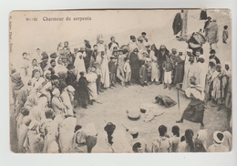 CPA PIONNIERE METIER EN AFRIQUE (Tunisie) SPECTACLE - Charmeur De Serpents - Vendedores Ambulantes