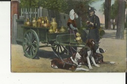 Laitière Flamande Avec Son Attelage De Chiens..Verbalisé Par Un Gendarme - Old Professions