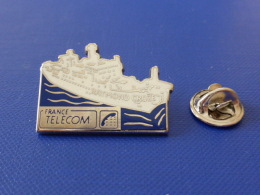 Pin's France Télécom - PTT - Bateau Navire Raymond Croze - Zamac Pichard (QD66) - France Telecom