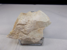 Delcampe - AMBLYGONITE ET WAVELLITE 5,5 X 4, X CM MONTEBRAS - Minerals