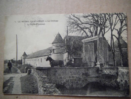 Le Château , La Grille D'Honneur - Le Mesnil Saint Denis