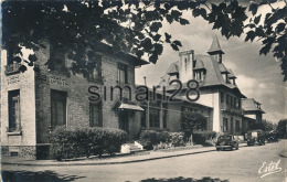 LES CLAYES SOUS BOIS - N° 22001 - LA MAIRIE ET LE GROUPE SCOLAIRE - Les Clayes Sous Bois