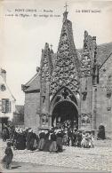 29 - PONT-CROIX - Porche Latéral De L'Eglise - Un Cortège De Noce - Pont-Croix