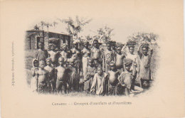 Guinée  -  Conakry  -    " Groupe D' Ouvriers Et Ouvrières  Seins Nus "   ( Début De Siècle ) - Guinée