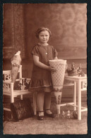 2672 - Altes Foto -  Mädchen Schulanfang Schulgang Zuckertüte Schultüte Ranzen Ca. 1930 Osterhase - Einschulung