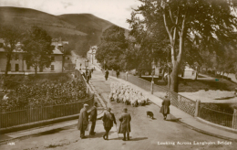 GB LANGHOLM / Looking Across Langholm Bridge / CARTE GLACEE - Dumfriesshire