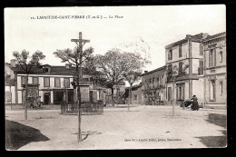 CPA ANCIENNE- LA BASTIDE-SAINT-PIERRE (82)- LA PLACE EN HIVER AVEC ANIMATION- LE CALVAIRE- - Labastide Saint Pierre