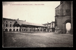 CPA ANCIENNE- ST-NICOLAS-DE-LA-GRAVE (82)- PLACE DE LA HALLE EN GROS PLAN- PORCHE DE L'EGLISE- - Saint Nicolas De La Grave