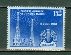 India 1961  Yv 127**, SG 440**  Silver Jublee All India Radio MNH - Ungebraucht