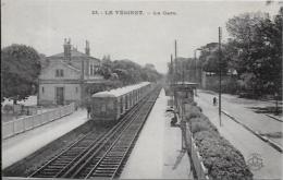 CPA Yvelines Le Vésinet Non Circulé La Gare Chemin De Fer Train - Le Vésinet