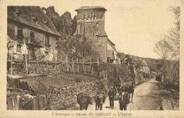 CARLAT  (15.Cantal)  L'Eglise  - Attelage - Carlat