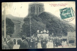 Cpa Du 22  La Procession De La Fête Dieu Et L´ église De  Trévou     MEV3 - Penvénan