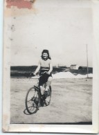 Jeune Femme En Vélo/ LAMPANT-PLOUARZEL/ 1941      PHOT171 - Cycling