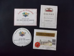 Lot 4 Etiquettes De Vin Cellier De L Echanson Carcassonne Cotes Du Rhone Les Chais Du Contat Calvet Vin De Pays Bouches - Colecciones & Series