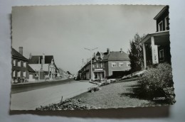 D 80 - Rosieres En Santerre - Rue Jean Jaurés, Vue De La Mairie - Rosieres En Santerre