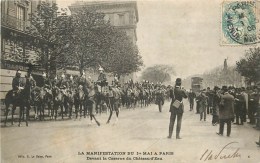 MANIFESTATION DU 1° MAI à PARIS - DEVANT LA CASERNE DU CHATEAU D'EAU - Staking