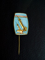 VINTAGE VERY RARE HUNGARY MILITARY ARTILLERY DEFENCE PIN BADGE ENAMEL - Armée De L'air