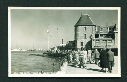 ENGLAND  -  Isle Of Wight  Cowes  Royal Yacht Squadron  Unused Vintage Postcard - Cowes