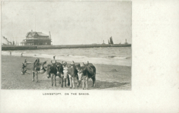 GB LOWESTOFT / On The Sands / - Lowestoft