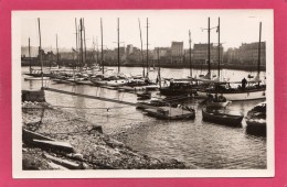 50 MANCHE CHERBOURG, Le Bassin Des Yachts, Animée, 1955,  (Le Goubey) - Cherbourg