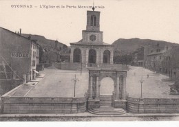 Cp , 01 , OYONNAX , L'Église Et La Porte Monumentale - Oyonnax