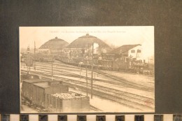 CP, 10, TROYES Les Rotondes Du Chemin De Fer De L'est A La Chapelle Saint Luc TRANSPORT TRAIN CHEMIN DE FER - Troyes