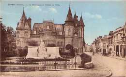 Delcampe - CORBIE - Le Monument Et L'Hôtel De Ville - Corbie
