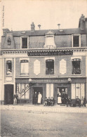 27-BERNAY- CARTE PHOTO - RUE DE LHÖTEL DE VILLE - Bernay